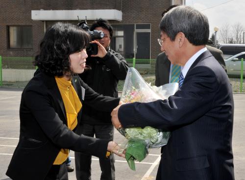 정운찬 총리 지방행정연수원 부지매입계약체결식 임석 이미지