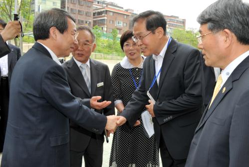 정운찬 총리 창천초등학교 방문 이미지