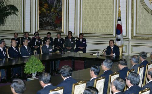 김영삼 대통령 공관장회의 개회식 참석 이미지