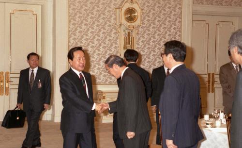 김영삼 대통령 신경제계획위원회 민간단체와 조찬 이미지