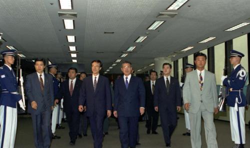 알베르토 후지모리 페루 대통령 공항 환영식 이미지