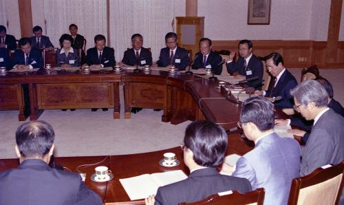 김영삼 대통령 기술개발촉진 보고회의 주재 이미지