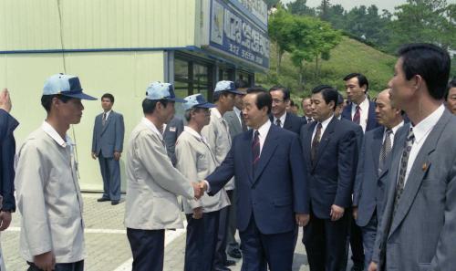 김영삼 대통령 경부고속도로(수원-청원) 확장공사 준공식 참석 이미지