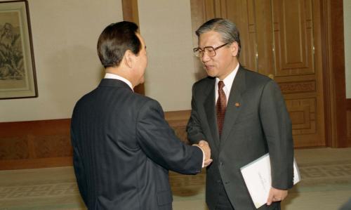 김영삼 대통령 우루과이라운드(UR) 협상대표단(허신행 농림수산 장관일행) 접견 조찬 이미지