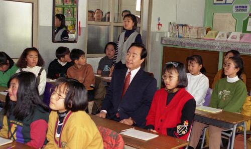 김영삼 대통령 청주 남일국민학교 방문 이미지