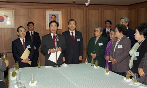 김영삼 대통령 광주직할시 업무보고 청취 및 각계 인사와 다과 이미지