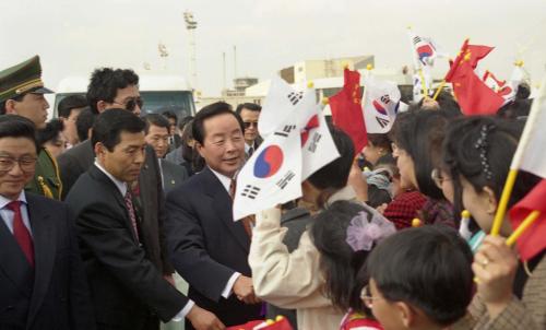 김영삼 대통령 내외분 상하이공항 도착, 환영행사 이미지