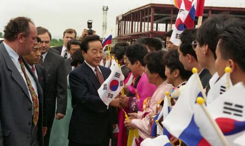 김영삼 대통령 블라디보스톡 공항 도착 및 연해주 주지사 접견 오찬 이미지