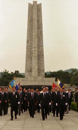 김영삼 대통령 국립묘지 참배 이미지