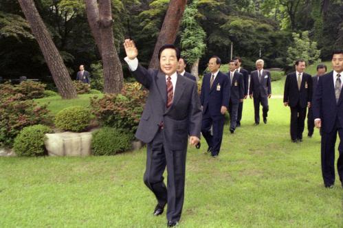 김영삼 대통령 시도의회 의원 접견 다과 이미지