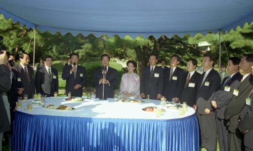 김영삼 대통령 내외 전국 한국청년회의소(JC) 회원 접견 이미지