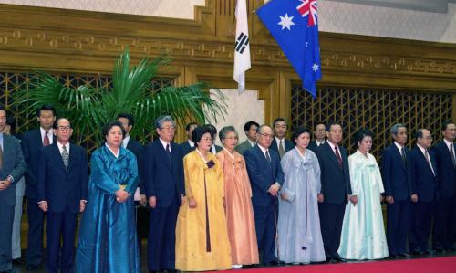 김영삼 대통령 내외 아시아태평양경제협력기구(APEC), 필리핀, 인도네시아, 호주 순방차 출국 이미지