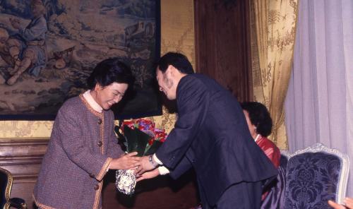 김영삼 대통령 부인 손명순 여사 프랑스 한국학교 교사 접견 이미지