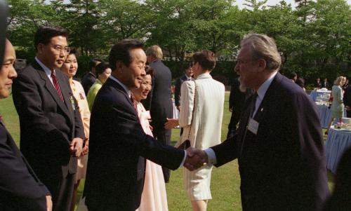 김영삼 대통령 주한 외교사절단 접견 다과회 이미지