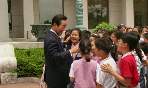 김영삼 대통령 재동국민학교생 초청 오찬 이미지