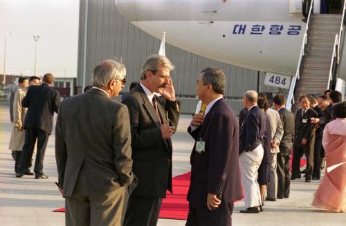 김영삼 대통령 캐나다 방문 토론토 공항 환송행사 이미지