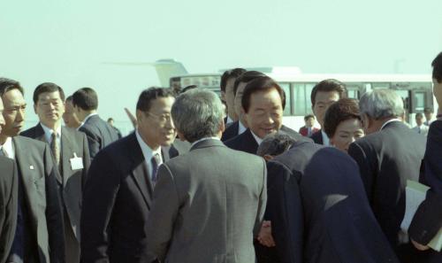 김영삼 대통령 아시아태평양경제협력체(APEC) 방일 오사카 공항 도착 이미지