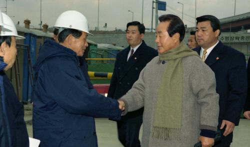 김영삼 대통령 성산대교 보강공사 현장 시찰 이미지