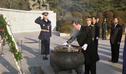 김영삼 대통령 국립묘지 참배 이미지