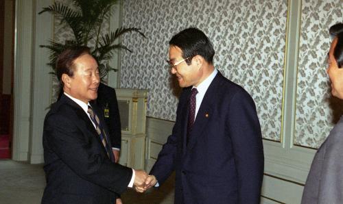 김영삼 대통령 신한국당 주요당직자 접견 오찬 이미지