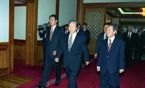 김영삼 대통령 신한국당 당직자와 조찬 이미지