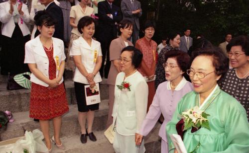 김대중 대통령 부인 이희호 여사 이화여자고등학교 창립 112주년 기념식 참석 이미지