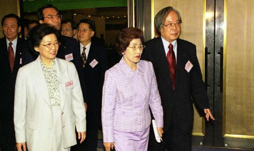 김대중 대통령 부인 이희호 여사 한국인권문제연구소 창립 15주년 서울대회 참석 이미지