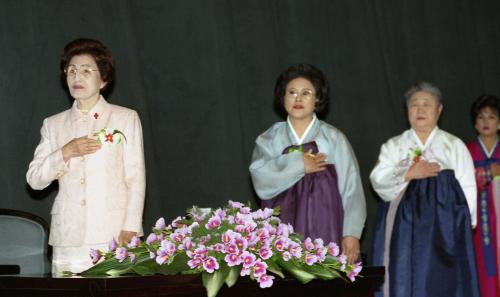 김대중 대통령 부인 이희호 여사 나라꽃 무궁화 대축제 참석 이미지