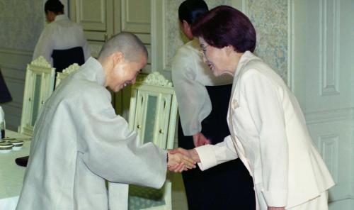 김대중 대통령 부인 이희호 여사 `삼소회` 회원과 오찬 이미지