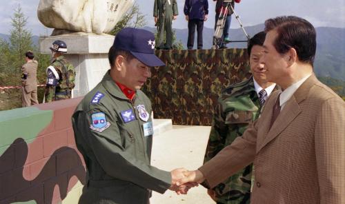 김대중 대통령 공군 창군 50주년 기념 화력시범 이미지