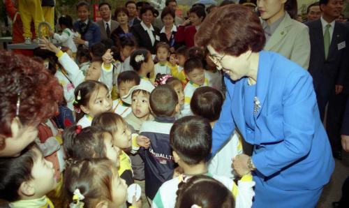 김대중 대통령 부인 이희호 여사 도약 21C 119 대축제 개막식 참석 이미지