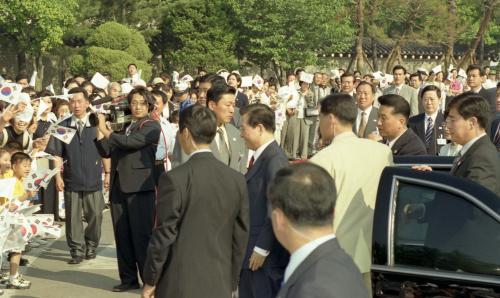 김대중 대통령 남북정상회담 평양 향발 시민 환송식 이미지