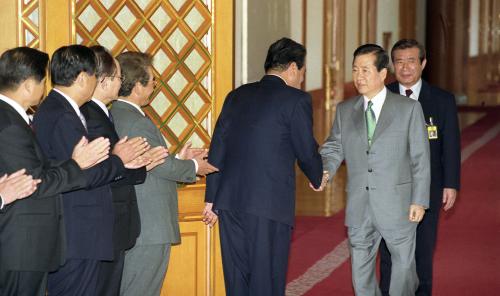 김대중 대통령 노벨 평화상 수상축하 국무회의 주재 이미지