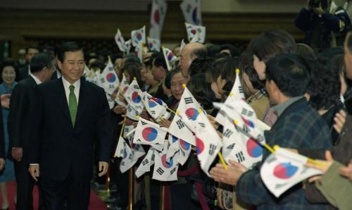 김대중 대통령 노벨 평화상 수상으로 출국 이미지