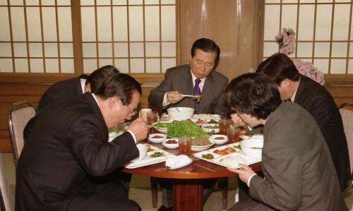 김대중 대통령 쇠고기 음식 시식 이미지