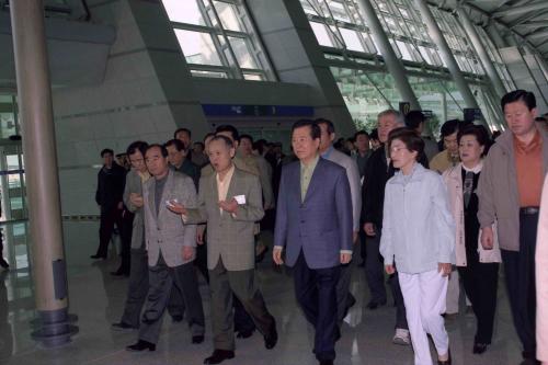 김대중 대통령 식목일 행사(영종도 신공항 방문) 이미지