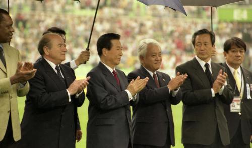 김대중 대통령 2001 대륙간컵축구대회 개막식 참석 이미지