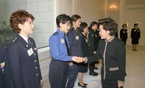 노무현 대통령 부인 권양숙 여사 모범여경 초청 오찬 이미지