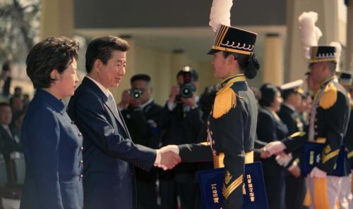 노무현 대통령 해군사관학교 임관식 참석 이미지