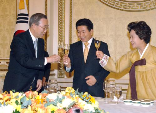 노무현 대통령 반기문 UN 사무총장 당선축하 주한외교단 만찬 이미지