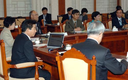 노무현 대통령 국정과제회의-한국형 고용전략 이미지