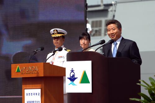 노무현 대통령 대한민국 해군 이지스 구축함 세종대왕함 진수식 이미지