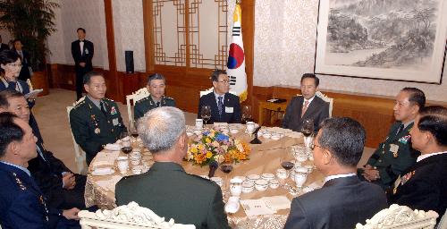 이명박 대통령 전군 주요지휘관 오찬 이미지