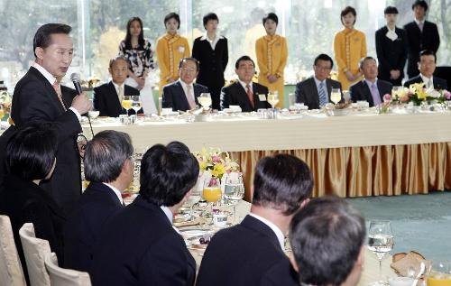 이명박 대통령 수행 경제인과의 조찬 간담회 이미지