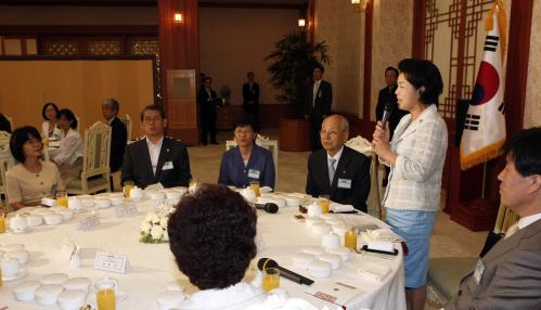 김윤옥 여사 재외동포 교육자 대표 초청 오찬 이미지