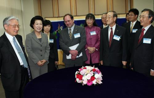 김윤옥 여사 국제백신연구소(IVI) 후원회 명예회장 추대식 이미지