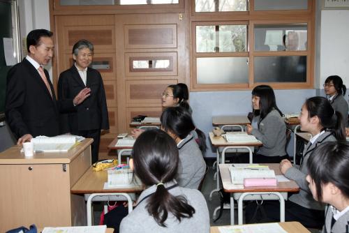 이명박 대통령 방과후 학교방문 이미지