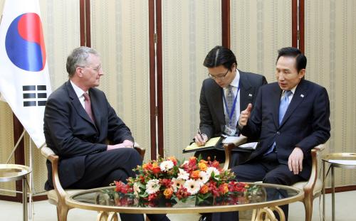 이명박 대통령 Hilary Benn 영국 환경부 장관 접견 이미지