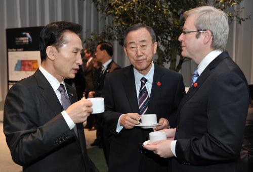 이명박 대통령 G20 정상 전체회의 참석 이미지