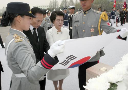 이명박 대통령 해외안장 애국선열 유해 봉환식 이미지